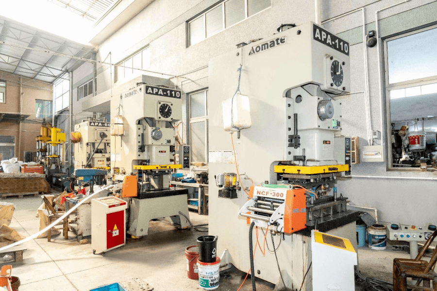 Kontinuerlig automatisk stempelpresse